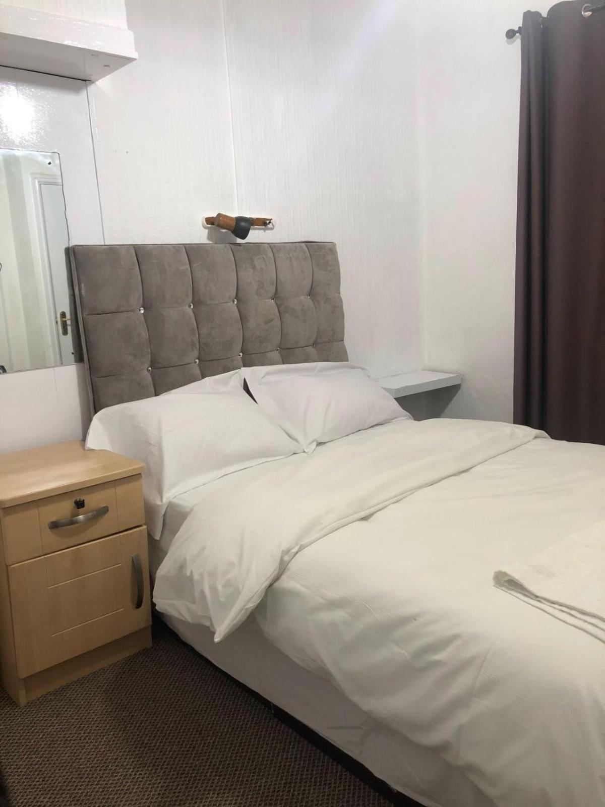 Saji Hotel Ілфорд Екстер'єр фото
