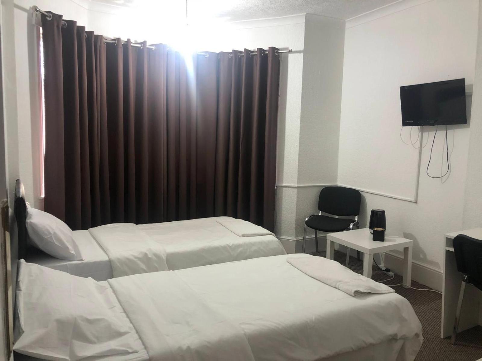 Saji Hotel Ілфорд Екстер'єр фото