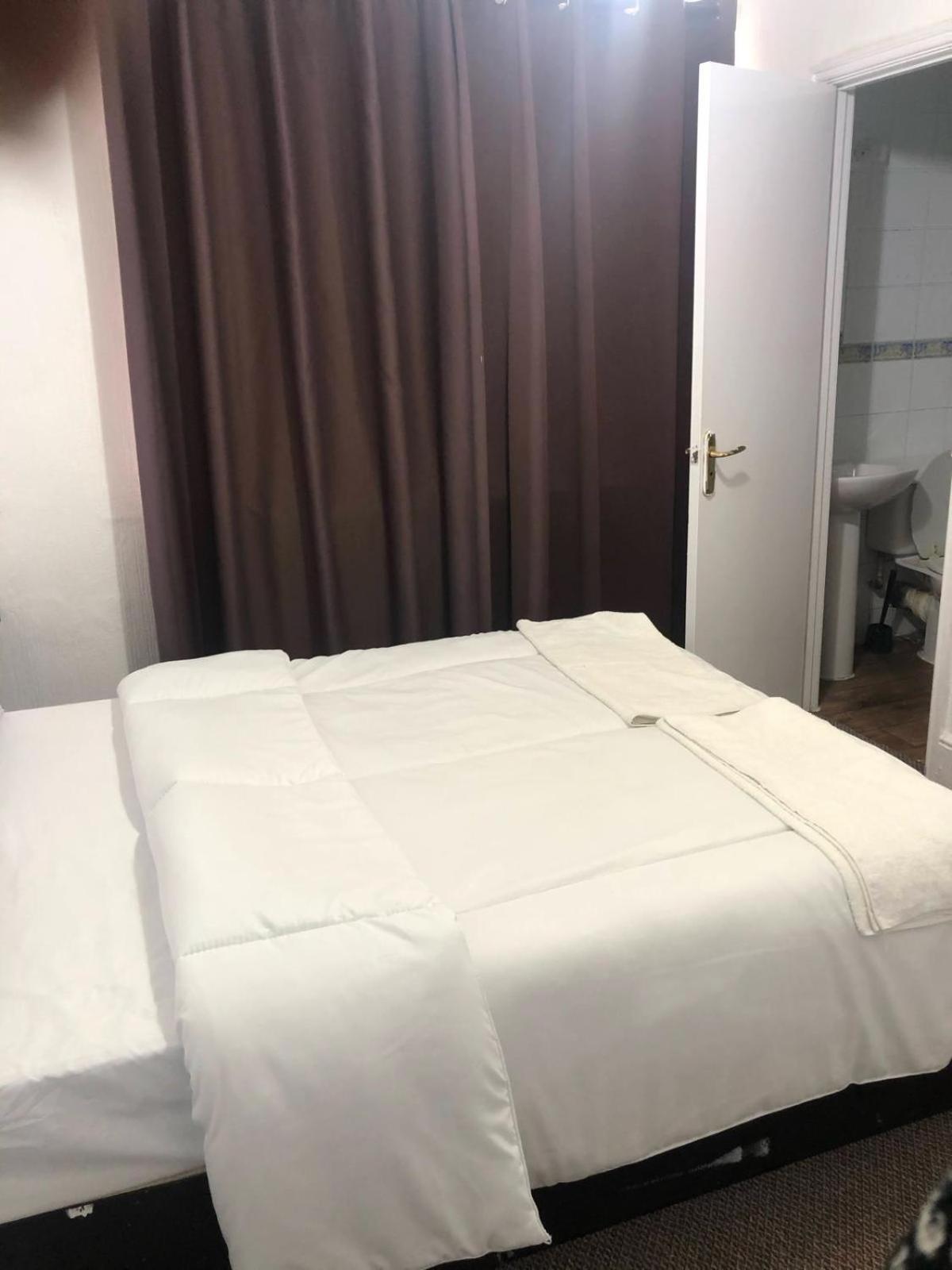 Saji Hotel Ілфорд Екстер'єр фото