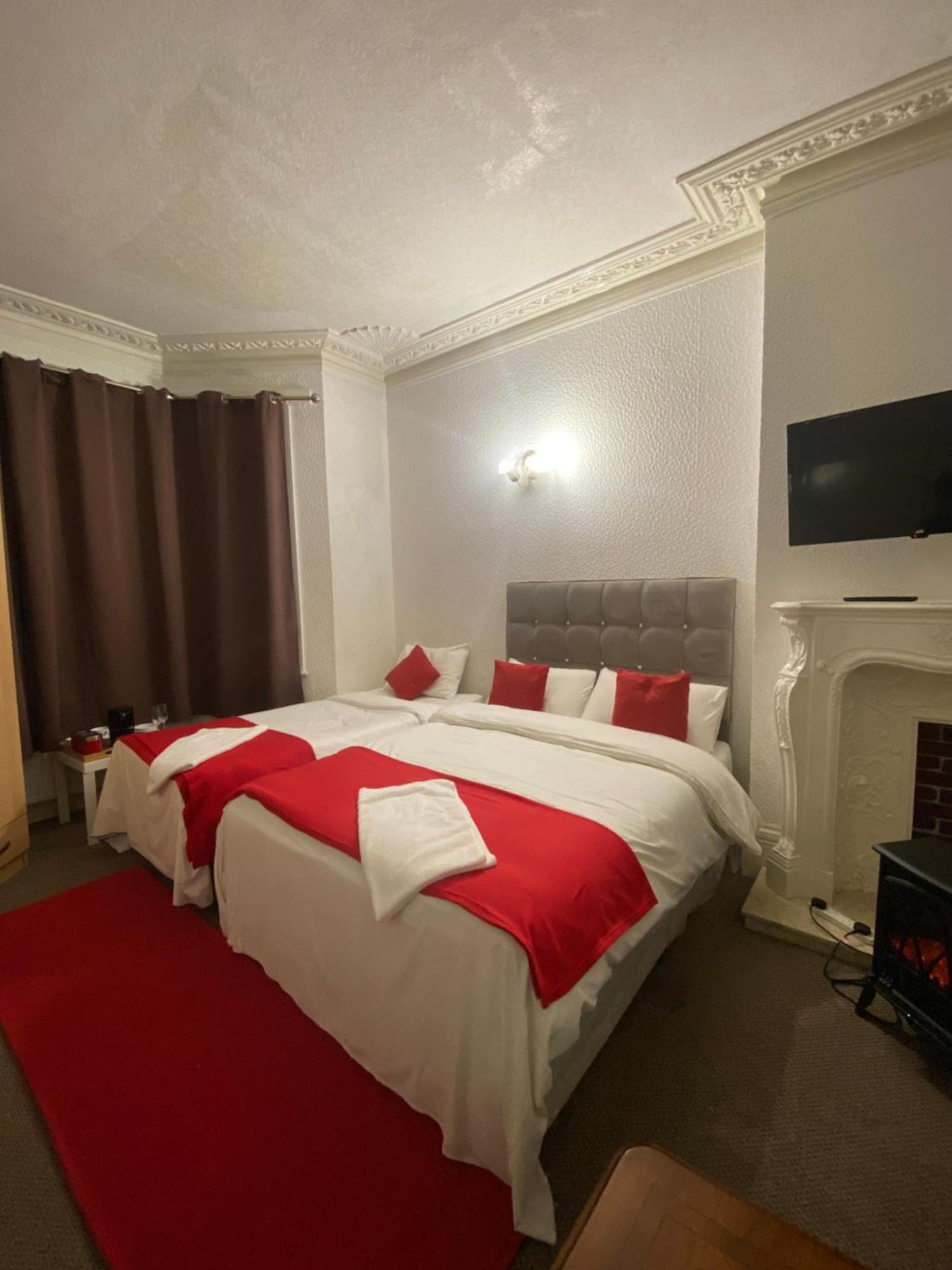Saji Hotel Ілфорд Екстер'єр фото