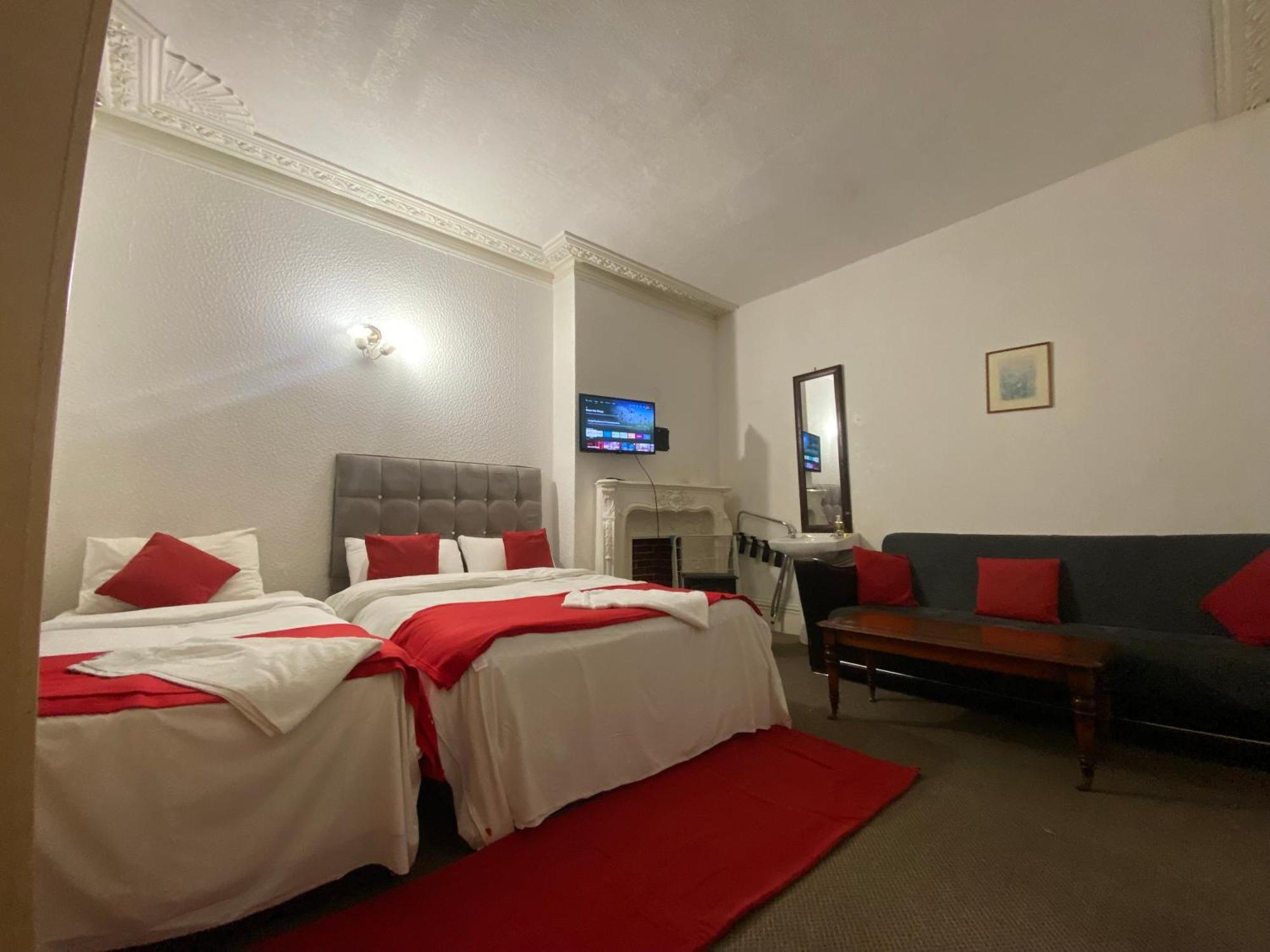 Saji Hotel Ілфорд Екстер'єр фото