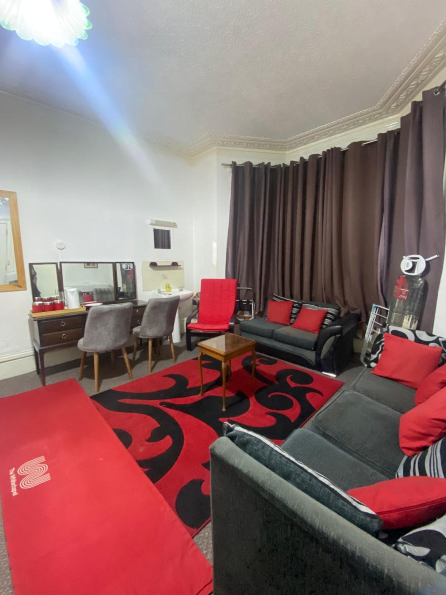 Saji Hotel Ілфорд Екстер'єр фото